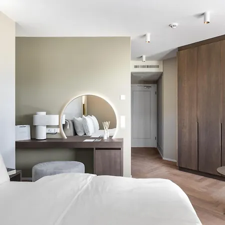 Linger Hotel