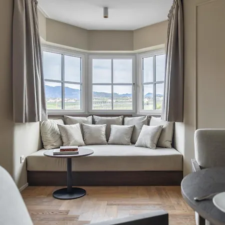 Linger Hotel 4*