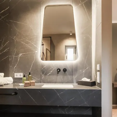 Linger Hotel